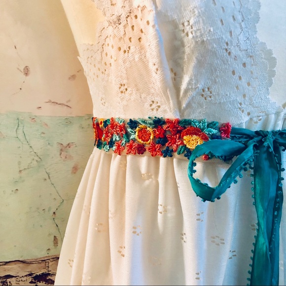 VINTAGE EYELET EMBELLISHED MAXI - Picture 4 of 8